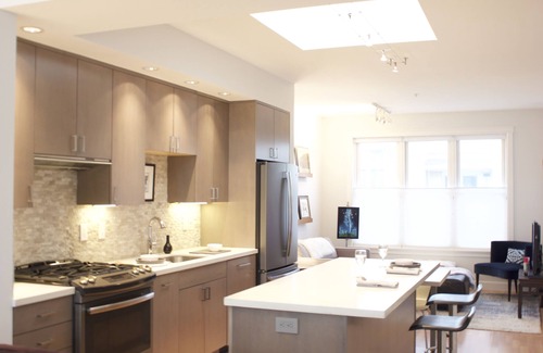 North Broadway - Holiday Condo | New"The Coop" at Holiday. Sophisticated Nobo Condo w/mtn views, fabulous light