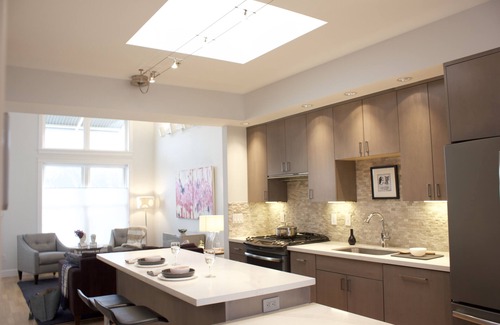 North Broadway - Holiday Condo | New"The Coop" at Holiday. Sophisticated Nobo Condo w/mtn views, fabulous light