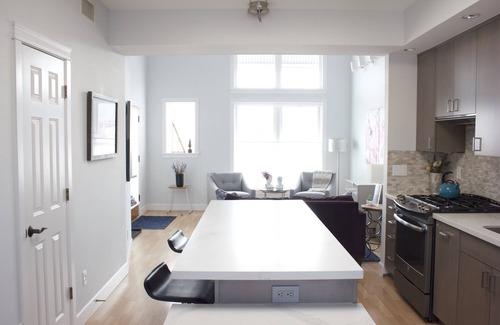 North Broadway - Holiday Condo | New"The Coop" at Holiday. Sophisticated Nobo Condo w/mtn views, fabulous light