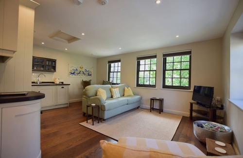 Bath Cottage | New - The Livery - Daniel Mews - a house that sleeps 4 guests in 1 bedroom