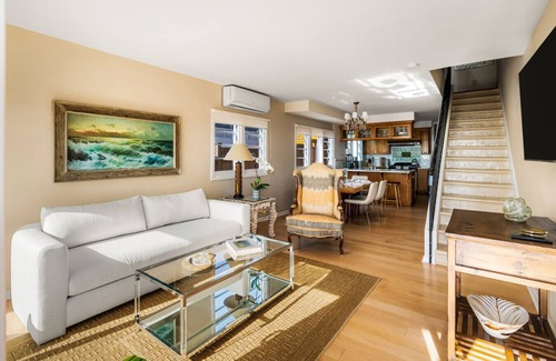 Sand Section House | New! The Nautilus – Manhattan Beachfront Retreat