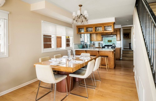 Sand Section House | New! The Nautilus – Manhattan Beachfront Retreat