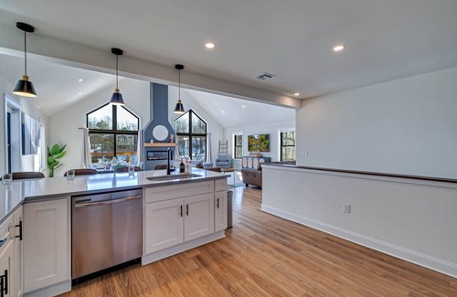 Long Pond House | NEW The Nordic Lakehaus| Hot Tub & Theater Room
