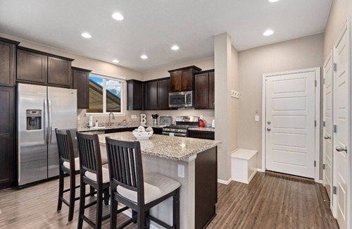 Brighton House | New. The Oasis. Big Backyard. Hot Tub.