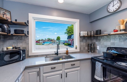 Russells Point Cottage | NEW! ❤️ The Pointe House ❤️ LAKE VIEW and BOAT DOCK