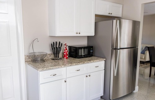 Anona House | NEW! The Seafoam Bungalow - close to beaches!