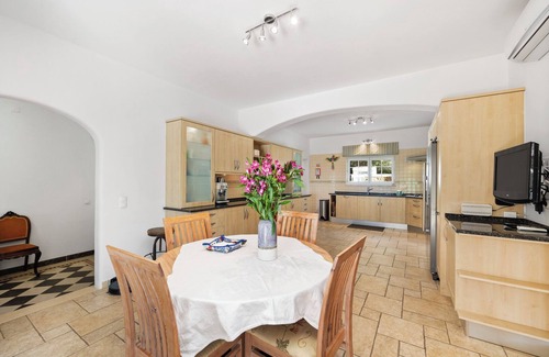 Funchal Villa | NEW! The Summer Villa 6-brm, 1km to Lagos, sea views, garden, salt pool, jacuzzi