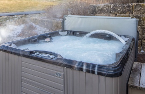Galena Apartment | New Three Bedroom Apartment with Hot Tub
