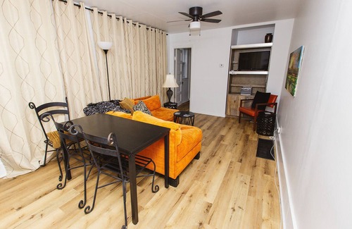Willoughby Apartment | NEW Tiny Groovy Town Spot by dining, shops, bars
