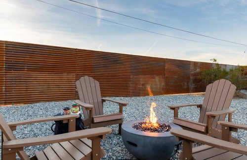 Joshua Tree House | NEW TINY HOME! Hot tub, hammocks, fire pit, stars