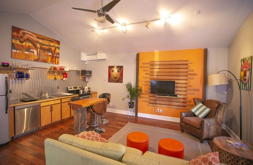 Gardiner Apartment | New to Market, 4 blks from Park, Minimum two night stay.