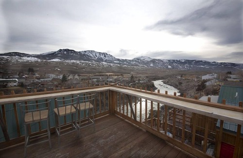 Gardiner Apartment | New to Market, 4 blks from Park, Minimum two night stay.