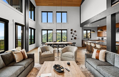 Big Sky House | *New to Market* Lavish 6 Bedroom Ski Accessible Home