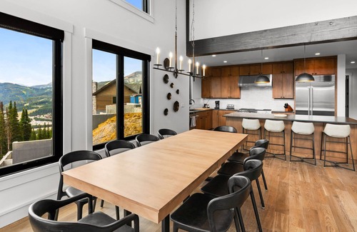 Big Sky House | *New to Market* Lavish 6 Bedroom Ski Accessible Home