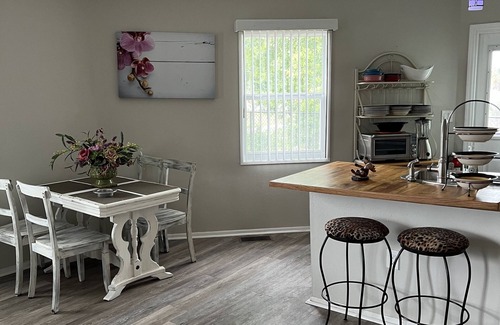 Crystal River Cottage | NEW TO MARKET read great reviews from my other properties Cute Cozy Home