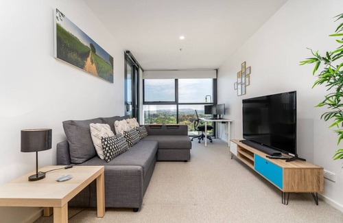 Bruce Apartment | New to VRBO: Apartment near ANU with Splendid Lake Views
