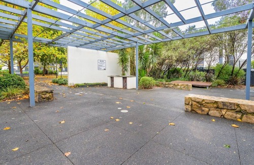 Kingston Apartment | New to VRBO: Gateway Apt in Kingston Central!