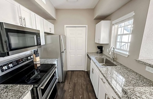 South Side Apartment | New to Vrbo New to Vrbo Sleepover Wonderful 1BD/1BA + Gym - Corpus Christi