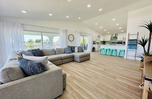 Twin Lakes House | New to VRBO! Relax & Recharge at Key Largo’s Premier Waterfront Property!