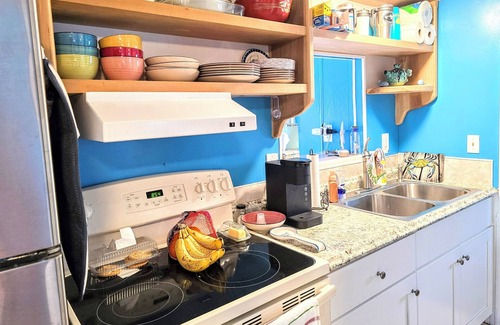 Bradenton Beach House | NEW TO VRBO! RIGHT OFF BRIDGE ST & AMI PIER! CHARMING & PRIVATE !GREAT LOCATION!