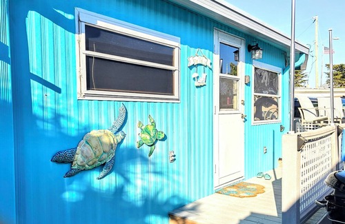 Bradenton Beach House | NEW TO VRBO! RIGHT OFF BRIDGE ST & AMI PIER! CHARMING & PRIVATE !GREAT LOCATION!