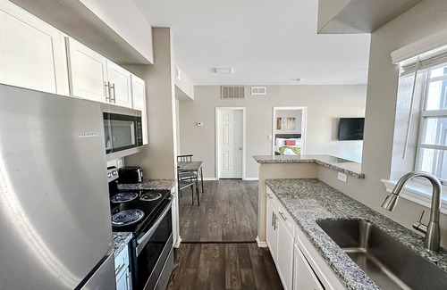 South Side Apartment | New to Vrbo Sleepover Dashing 1BD/1BA + Gym - Corpus Christi