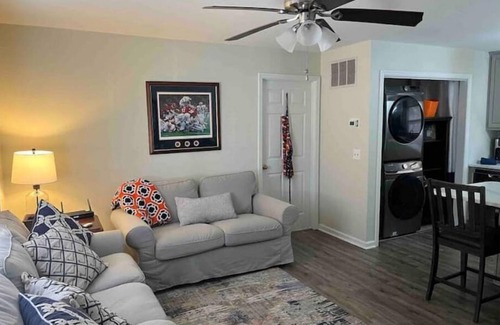 Auburn Condo | New to VRBO! Walk to stadium; 1 block from village dorms WEAGLE #19