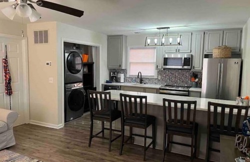 Auburn Condo | New to VRBO! Walk to stadium; 1 block from village dorms WEAGLE #19