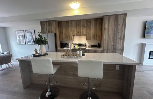 Oakville House | New townhouse for rent - 4 Bedrooms, 3.5 baths, 2 Car garage, WFH setup.