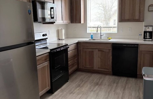 Umatilla House | New Townhouse Near Highway