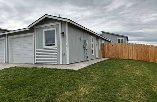 Umatilla House | New Townhouse Near Highway