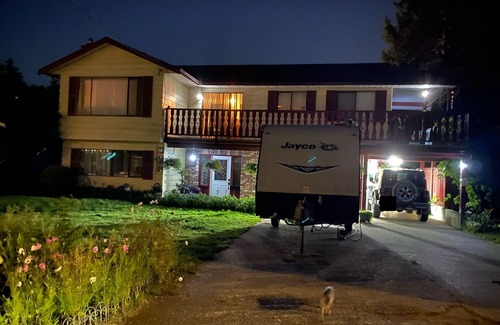 Aldergrove House | 🤩 New trailer with queen bed, air-con, close to town in Aldergrove, safe &quiet