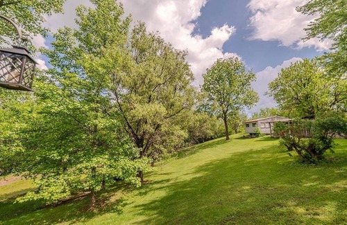 Sharpsburg House | NEW! Tranquil Cozy Getaway in Chesterhill