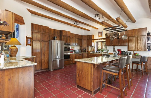 Canoncito House | NEW! Tranquil Home Nestled in the Santa Fe Hills |15 min to Plaza - Pet ok!