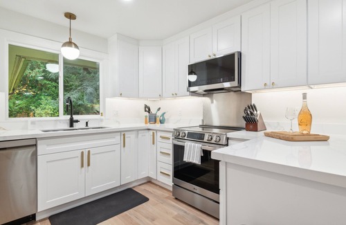 Bainbridge Island House | NEW! Tranquil Waterfront Escape with Harbor Views