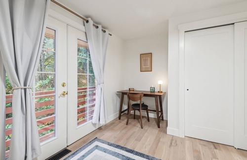 Bainbridge Island House | NEW! Tranquil Waterfront Escape with Harbor Views