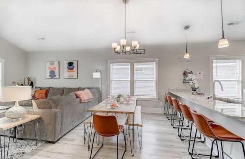 Little River House | New Tucked Away Quiet Beach Haven