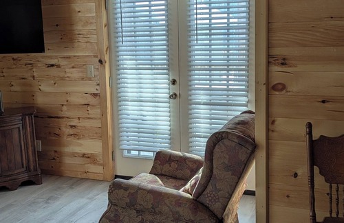 South Rutland House | New Tug Hill 3 bedroom house 12x30 covered deck with fire pit .Salmon fishing !
