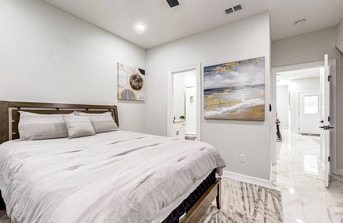 Pharr House | New two-story dog-friendly home with sunny patio, streaming, washer/dryer, & AC