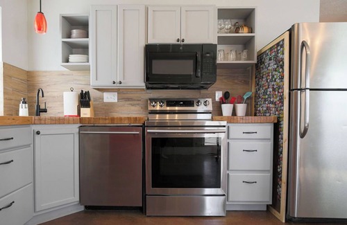 Canon City House | New · Unique 2-bedroom retreat in Cañon City