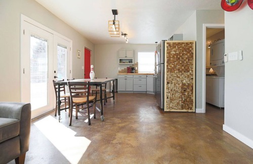 Canon City House | New · Unique 2-bedroom retreat in Cañon City