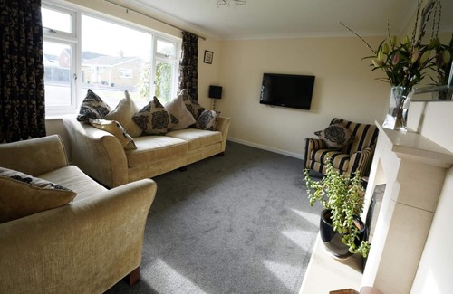 Burnham-on-Sea Cottage | NEW Unique 2BD Detached Bungalow Burnham-on-Sea