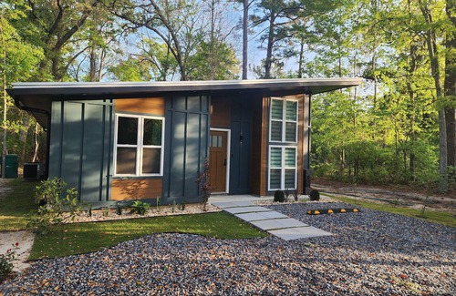 Talahi Island Cottage | New, unique custom-built cottage, between Savannah and Tybee Island.