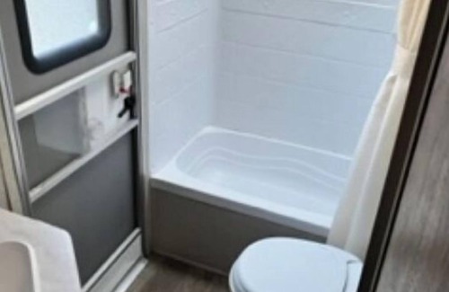 Fellowship House | New updated, larger 1BR trailer, minutes from WEC and HITS, peaceful setting;