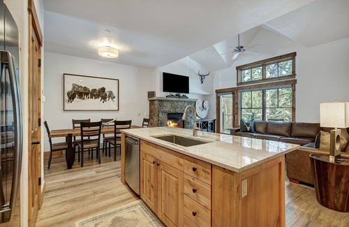 Peak 8 Condo | NEW! Updated, Modern Townhome with Private Garage