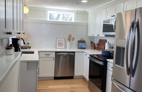Narragansett House | NEW! Updated rare 9 bedroom, sleeps 18-20 & short walk to Roger Wheeler Beach!