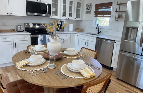 Narragansett House | NEW! Updated rare 9 bedroom, sleeps 18-20 & short walk to Roger Wheeler Beach!
