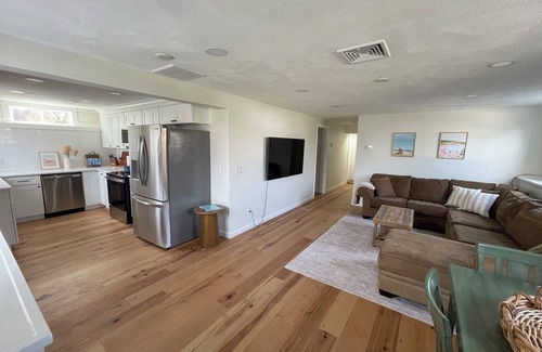 Narragansett House | NEW! Updated rare 9 bedroom, sleeps 18-20 & short walk to Roger Wheeler Beach!