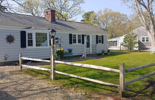 West Dennis Cottage | New updates! Relaxing cottage, Walk to Beach 10 min. to South Village Beach 🏖️