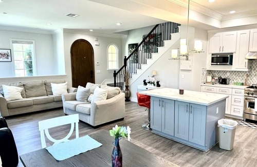 Arcadia Condo | New Upscale Condo 3BR, 2.5 BA, excellent location